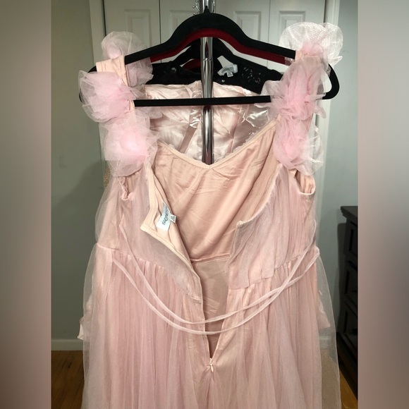 Elegant Off Shoulder Ruched Bust Split Thigh Tulle Evening Dress - Picture 10 of 11